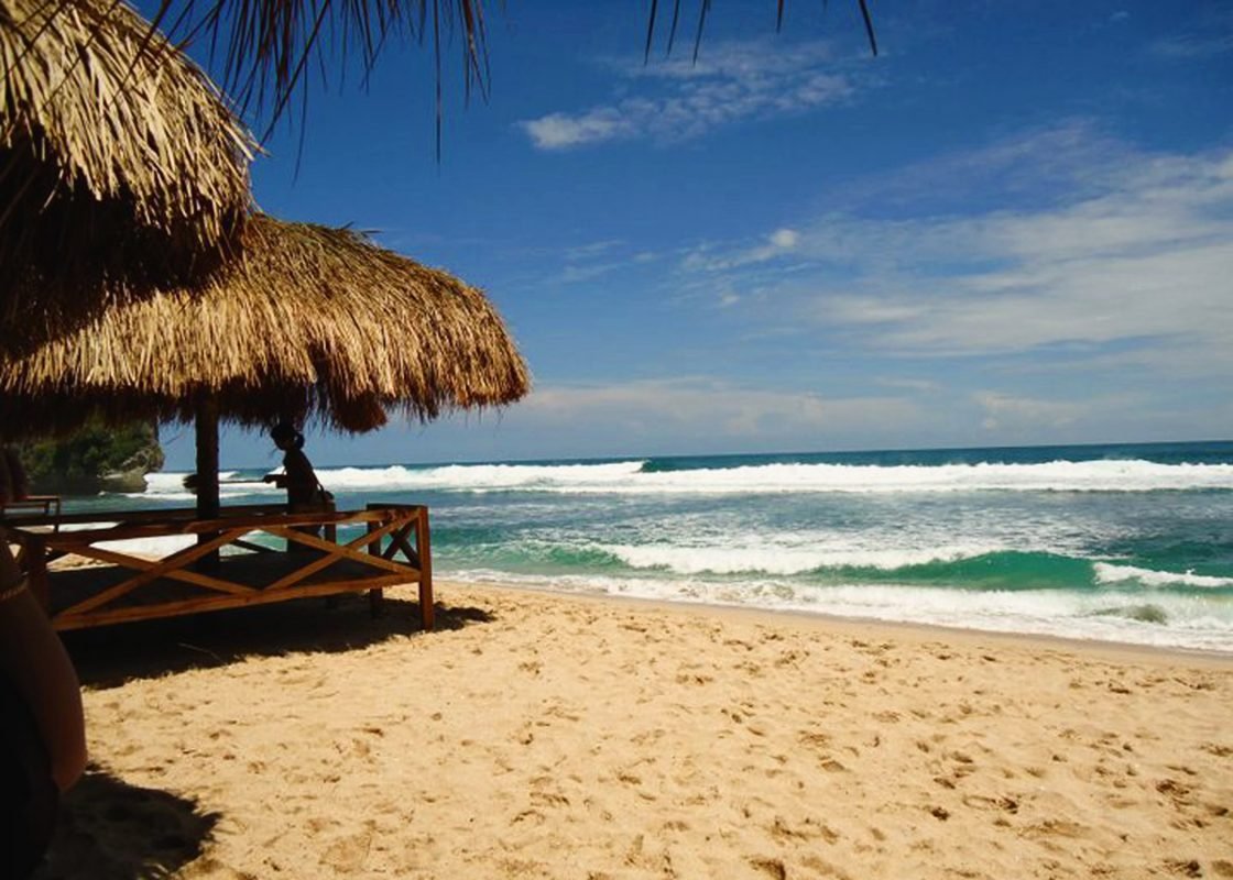 Wisata Pantai Gunungkidul Lengkap dengan Penginapannya di Pantai Indrayanti